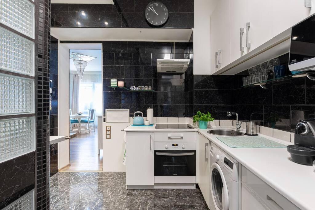 Stylish Central Budapest Apartment ภายนอก รูปภาพ